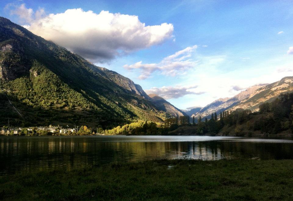 Bpirineos-Las Plazas Benasque Esterno foto