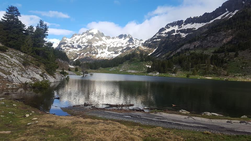 Bpirineos-Las Plazas Benasque Esterno foto